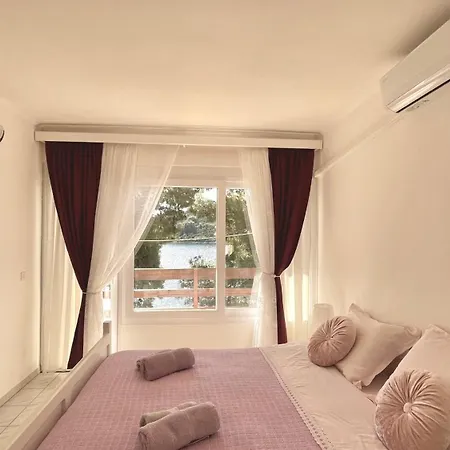 Apartment Lovely On The Private - Island Korcula Prizba